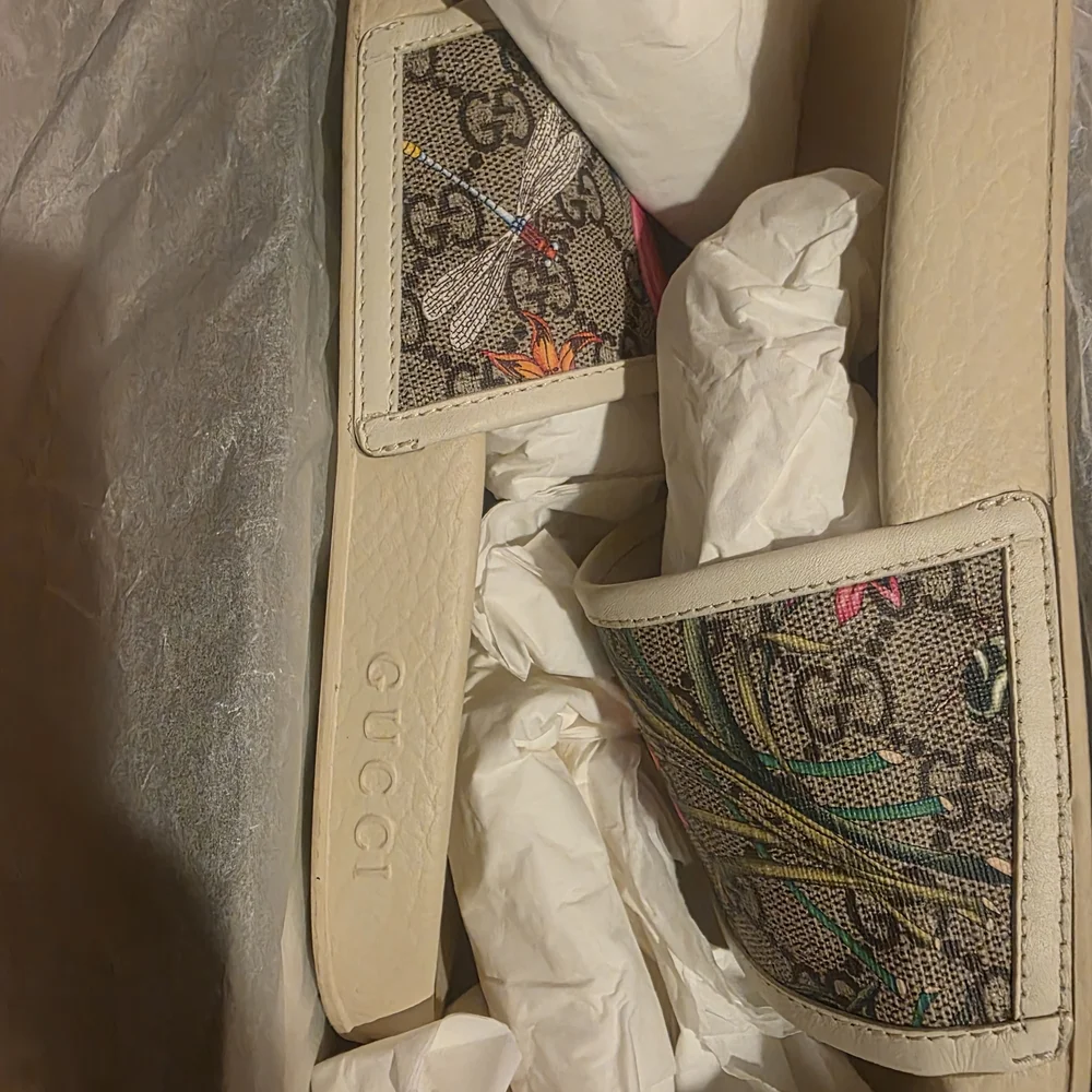 Gucci Beige and Multicolor Pool Slides - Picture 3 of 4